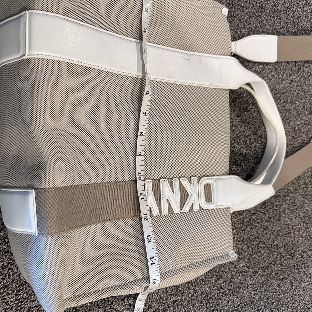 DKNY Tan and White Tote Bag - Picture 3 of 17